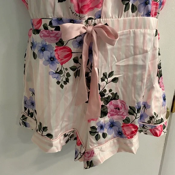 Victoria's Secret Floral Sleep Lounge Silky Romper - Picture 5 of 10